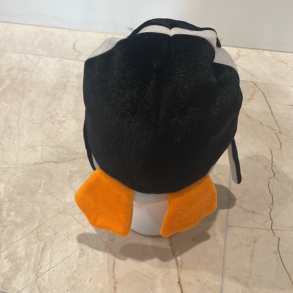 Penguin hat from Seaworld - Picture 3 of 5
